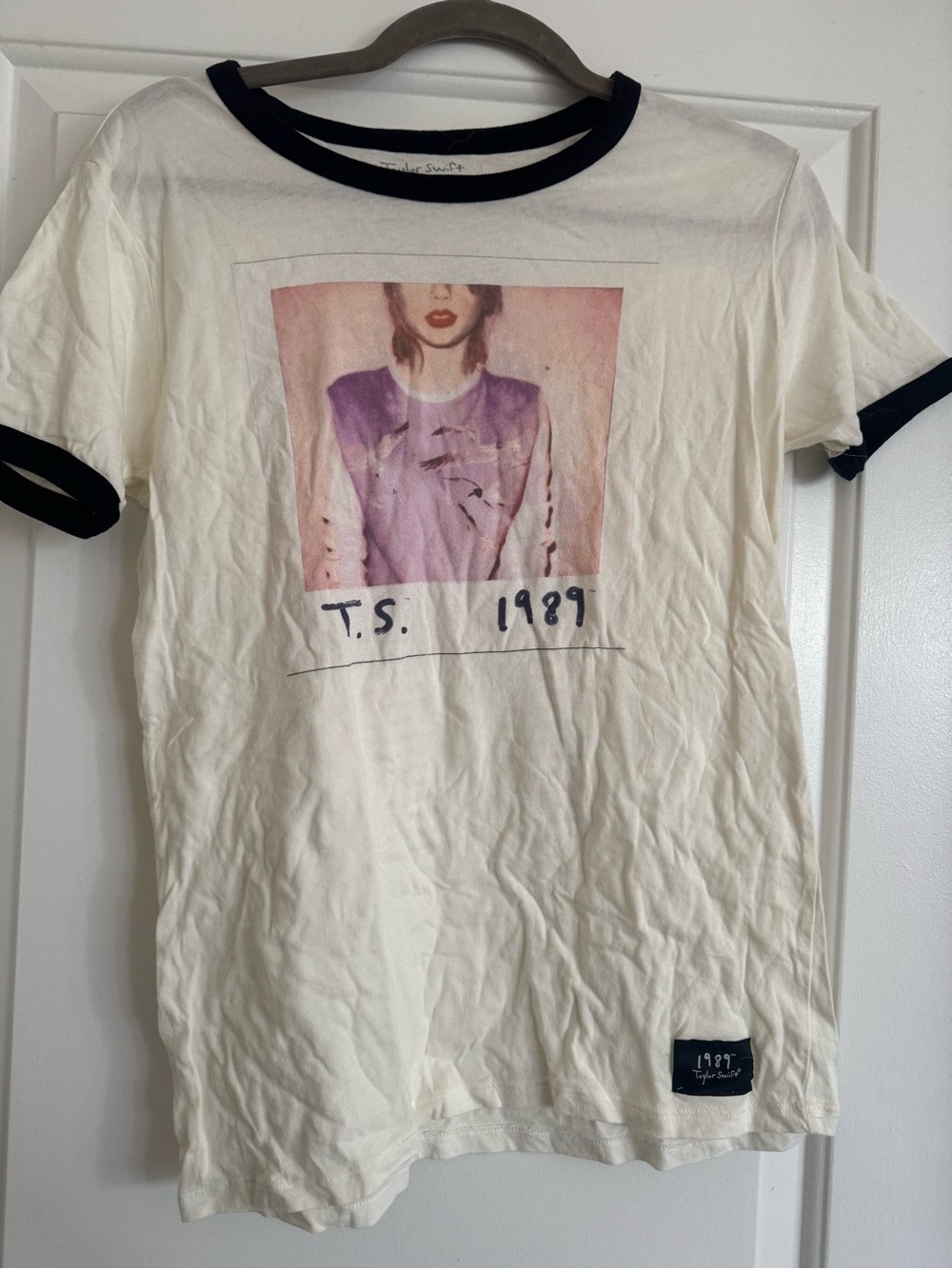 Taylor Swift Cream Short Sleeve Tee from concert - L